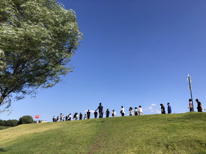 秋日?qǐng)F(tuán)建，風(fēng)景獨(dú)好